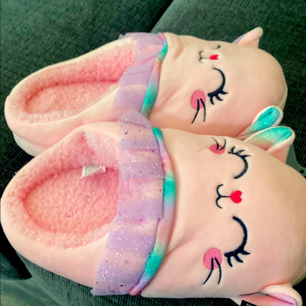 Pink Cat  youth slippers  size 6/7
